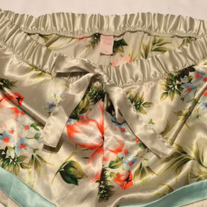 Victoria's Secret Intimates & Sleepwear - Victoria’s Secret Large Sleep Shorts Victoria's Secret Intimates & Sleepwear - Victoria’s Secret Large Sleep Shorts